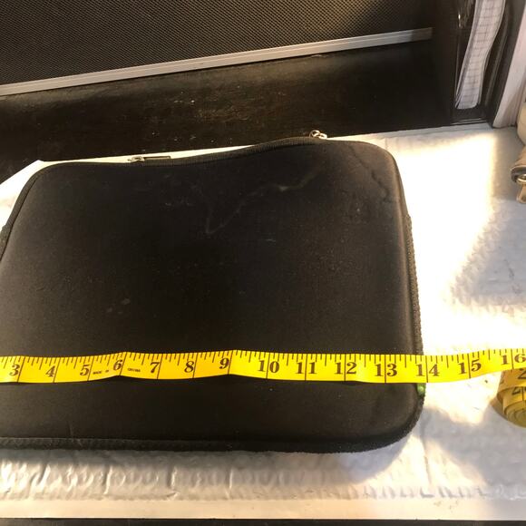 INCASE Neoprene  Laptop Case Zippered Sleeve Black X - Picture 9 of 11